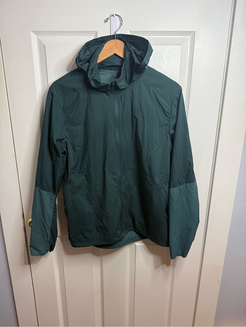 LULULEMON Men’s Windbreaker